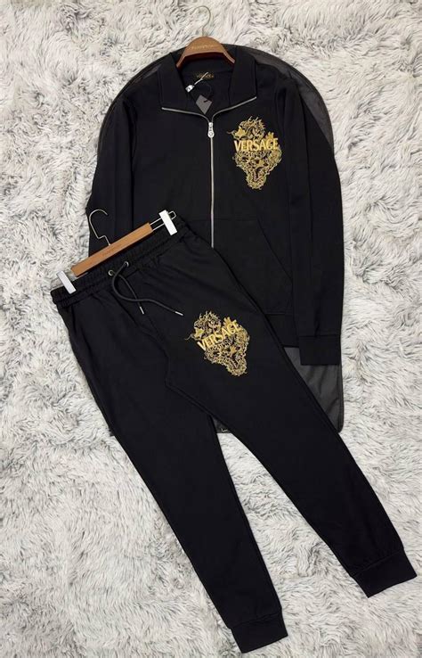 костюм versace
